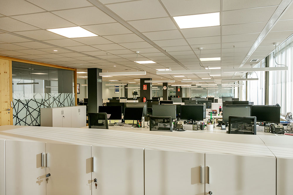 Espacio de trabajo de la sede de ILIA ETL GLOBAL en Barcelona